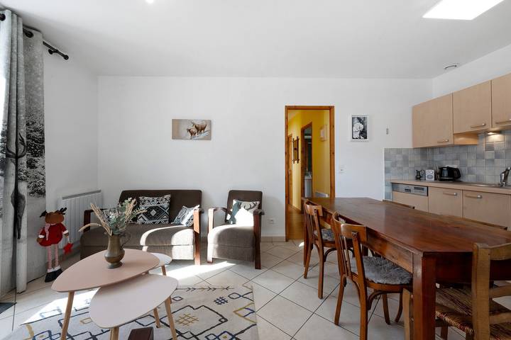 Ganze Wohnung, Apartment 'St Colomban Des Villard' mit Bergblick und privater Terrasse in Saint-Colomban-des-Villards, Region Saint-Jean-de-Maurienne