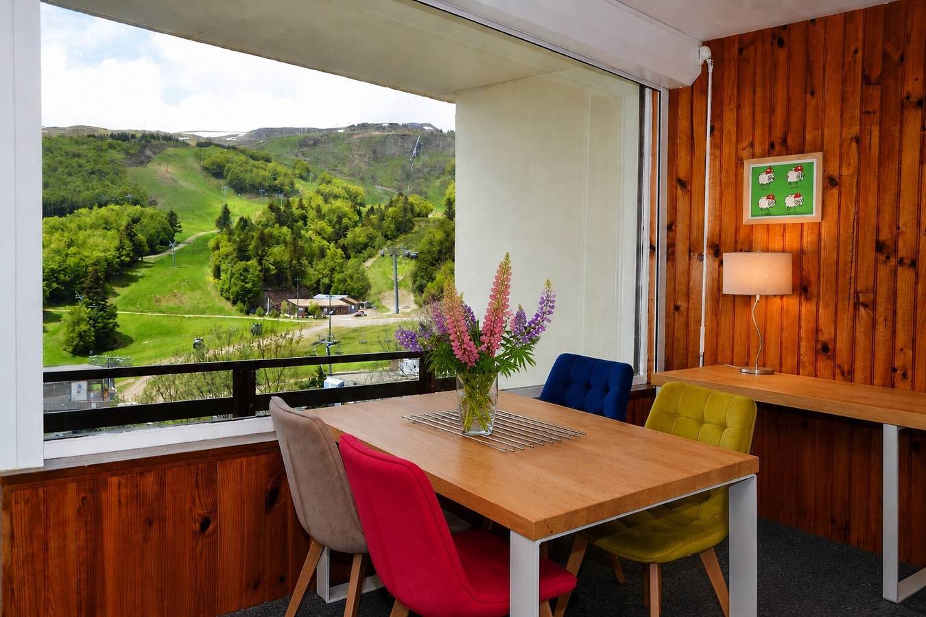 Apartamento entero, Apartamento "Caribou" con vistas al lago y terraza privada in Super Besse, Besse-et-Saint-Anastaise