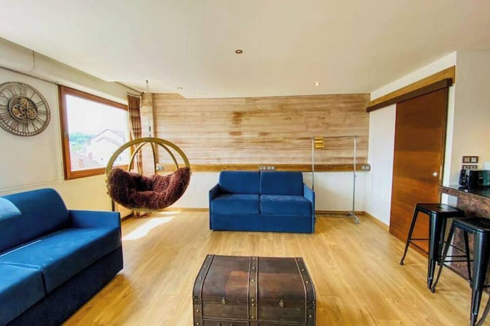 Entire apartment, La Venise Annecienne🇨🇭 Bright studio, with free private parking, near train station in Annecy, Annecy region