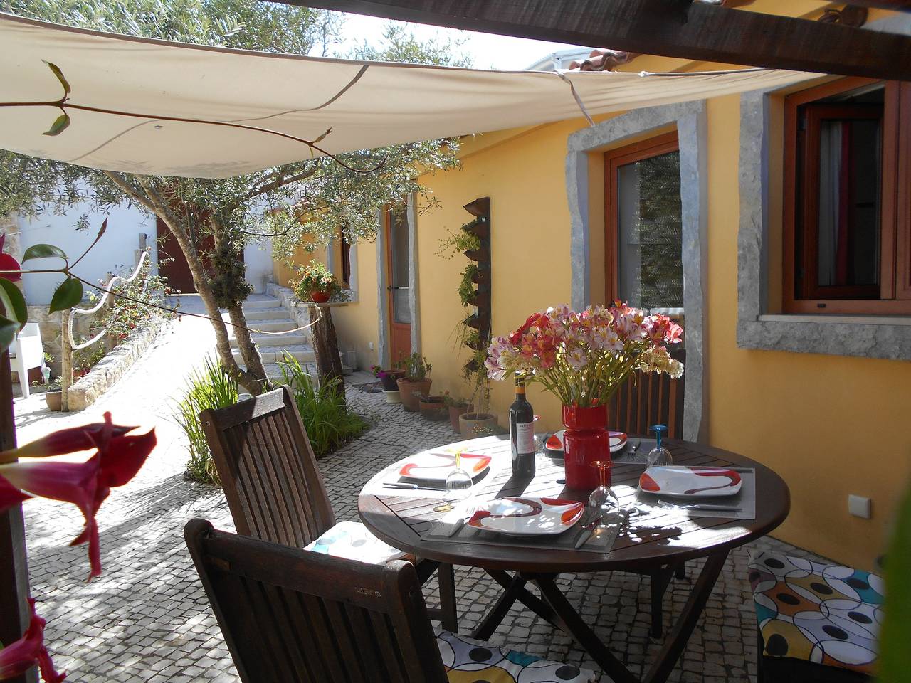 Charmantes Ferienhaus mit 2 Schlafzimmern in einem Küstendorf in Salir do Porto, Tornada e Salir do Porto