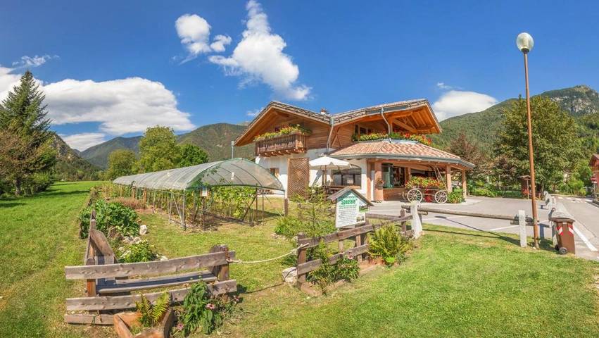 Casa vacanza per 3 persone, con Balcone e Terrazza nonché Giardino e Vista lago a Pieve di Ledro
