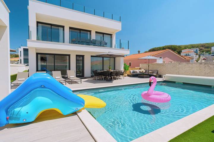 Ferienhaus für 12 Personen, mit Balkon und Whirlpool sowie Garten