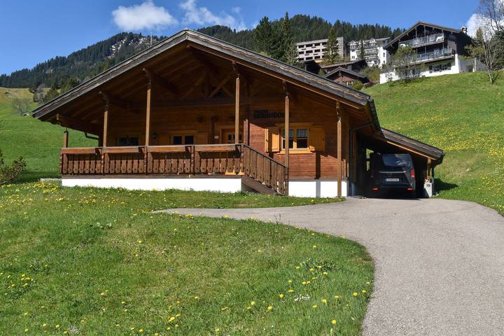 Ferienhaus für 4 Personen, mit Balkon und Terrasse sowie Garten im Kleinwalsertal