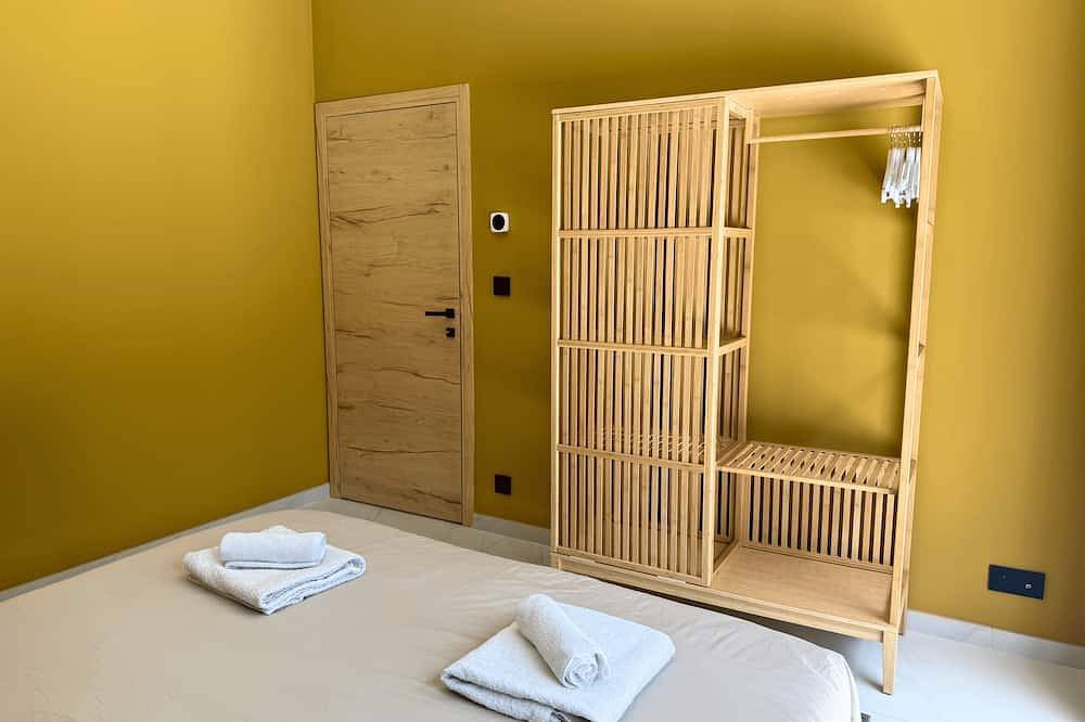 Contemporary villa for 10 guests with heated pool, gym & sauna in Sérignan-du-Comtat, Vaucluse