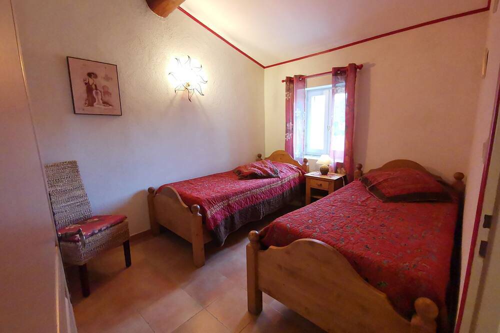 Charmantes Ferienhaus auf dem Land zwischen St Rémy de Provence und Avignon in Eyragues, Arles und Umgebung