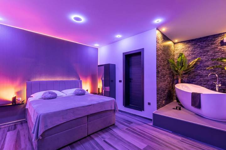 Apartament wakacyjny dla 2 osób, z jacuzzi i taras w Solin