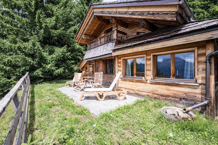 Chalet pour 4 personnes, avec Balcon et Jacuzzi ainsi que Jardin et Sauna