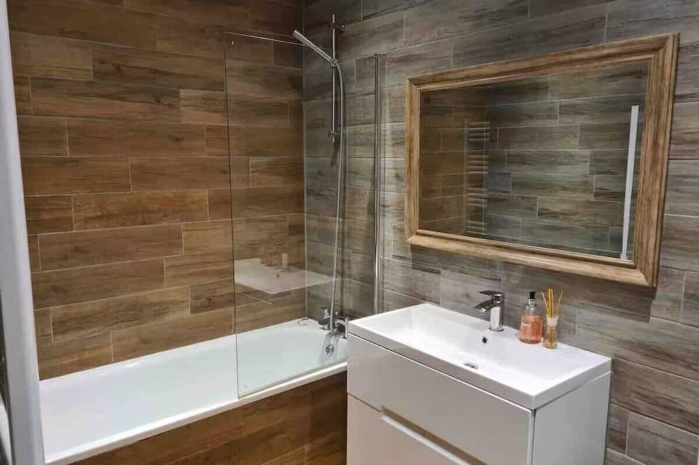 Ganze Wohnung, Cozy 2 Bedroom Retreat with a Sea Views and a Private Indoor Hot Tub. in Botany Bay, Kent