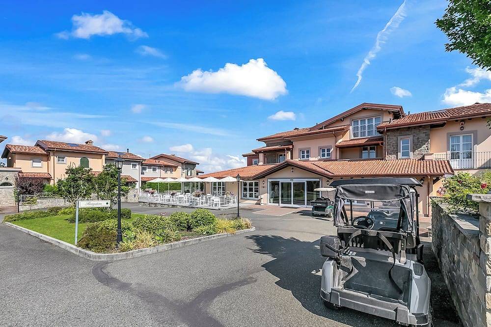 Villa Carolina Golf View 14, Castelletto d’Orba, Italy in Castelletto d'Orba, Province d'Alexandrie