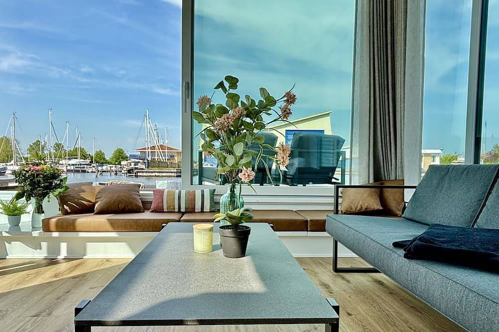 Harboursuite Woudsend incl. motorboot in Woudsend, Ijsselmeer