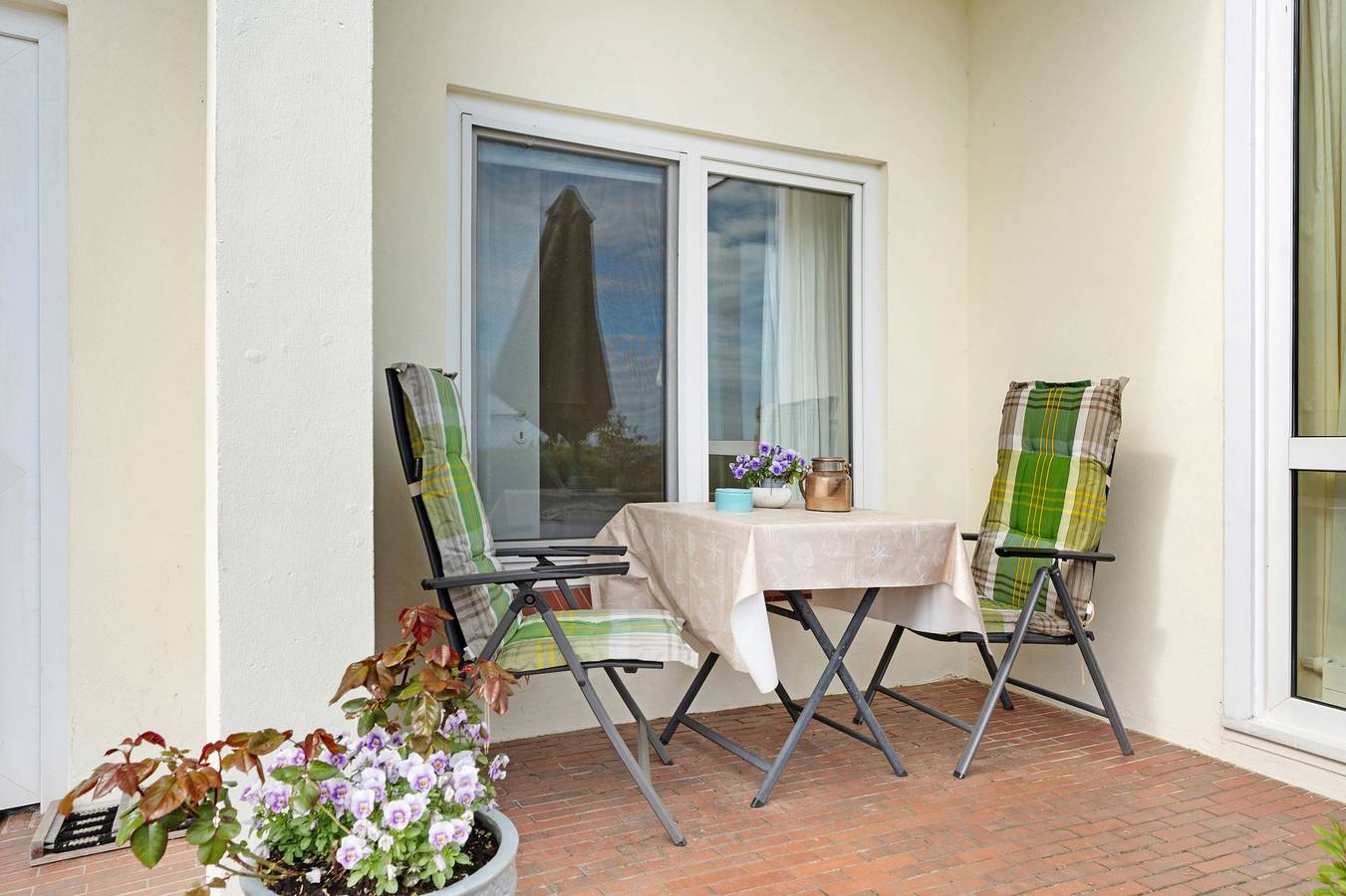 Entire apartment, Apartment 'Wohnung 2' with Private Terrace, Shared Garden and Wi-Fi in Hohwacht Strand, Hohwacht