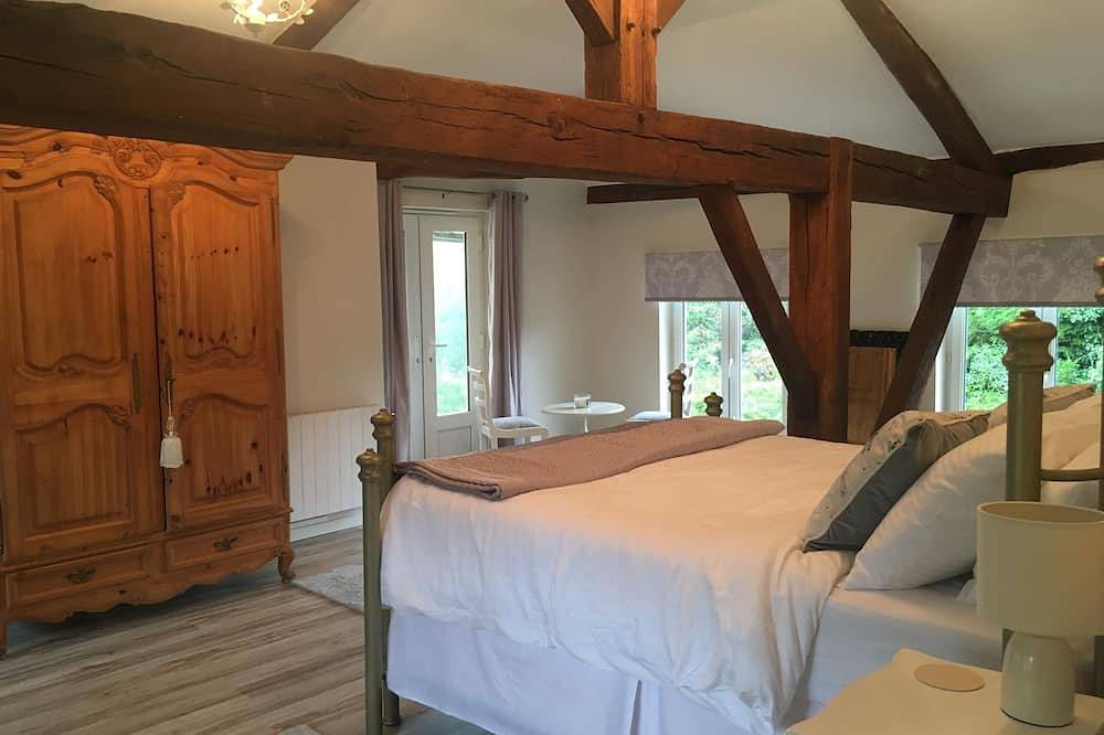 Chez Broche Private Lake & Pool 12 personnes in Mazerolles, Charente