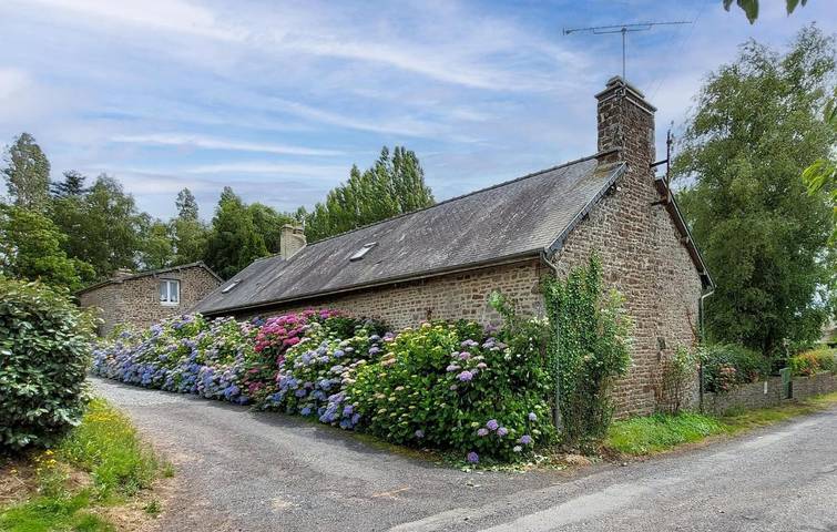 Location de vacances pour 6 personnes, avec jardin et jacuzzi à La Chapelle-Urée - 3