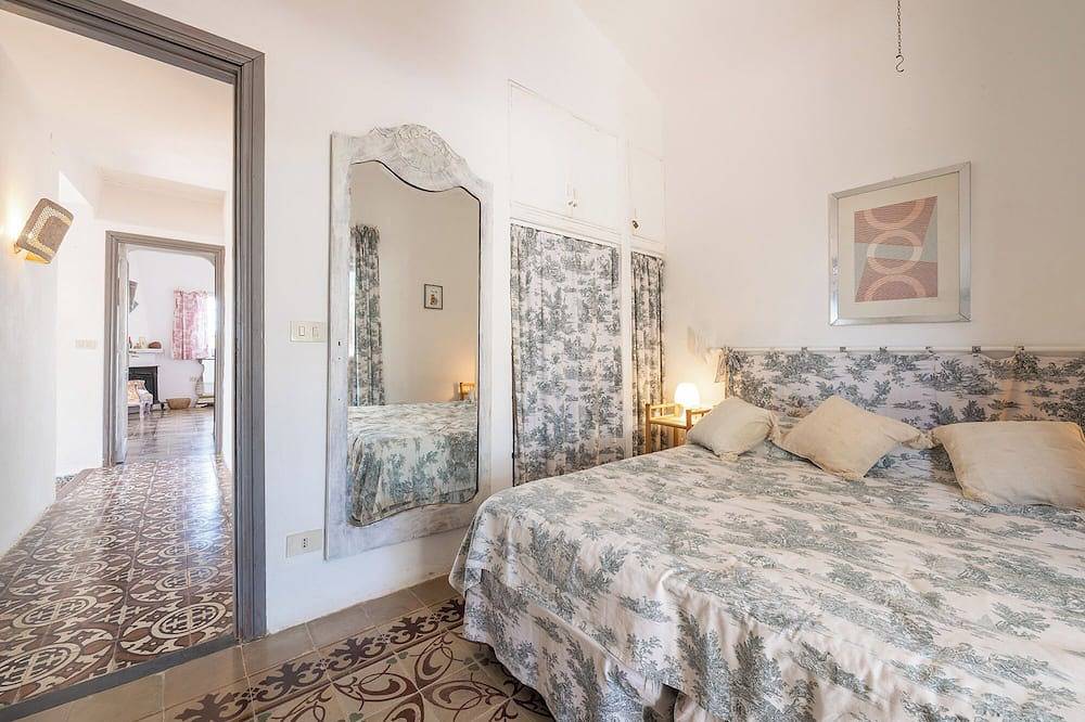 Villa Bellavista - Oasis with Pool, surrounded by greenery and Breathtaking Sunrises in Carloforte, Sulcis Iglesiente