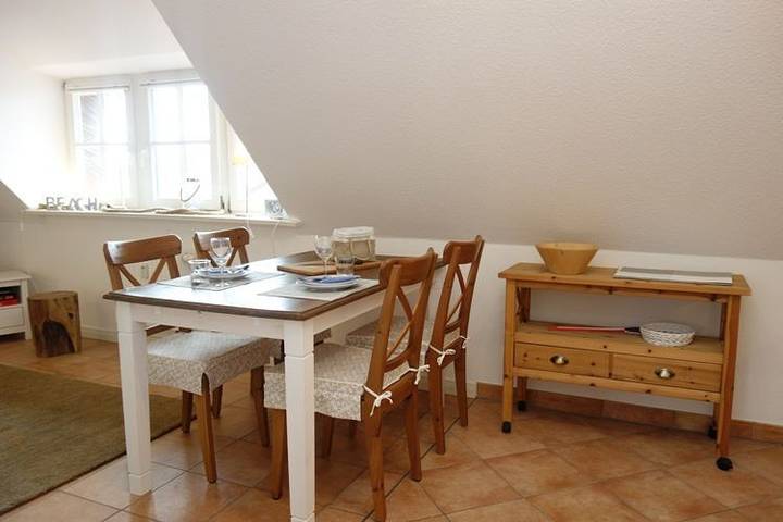 Ferienwohnung für 2 Personen, mit Terrasse und Garten sowie Ausblick in Alkersum - 4