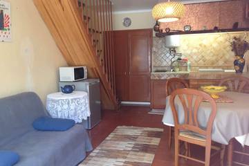 Location de vacances pour 4 personnes, avec balcon à Montesquieu-des-Albères