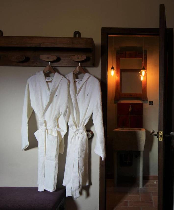 Casa rural para 2 personas, con jacuzzi además de piscina y jardín, Se admiten mascotas en Cataluña - 4