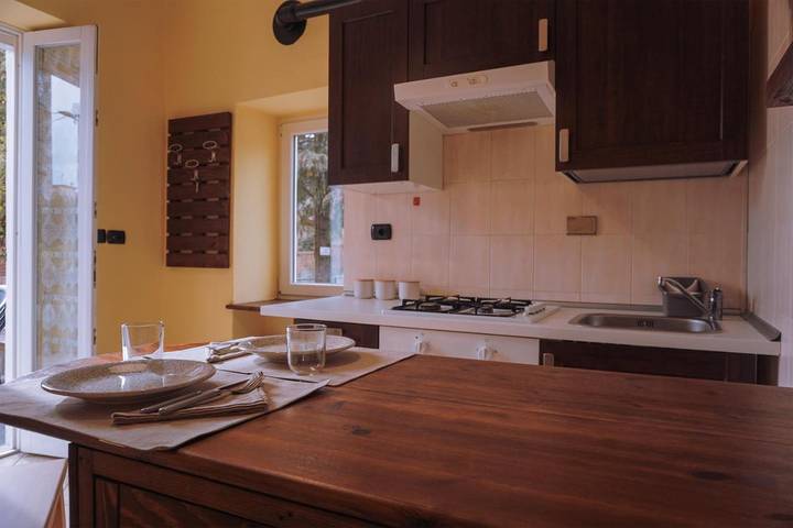 Gîte pour 2 personnes, avec terrasse ainsi que jardin et vue, animaux acceptés à Paesana