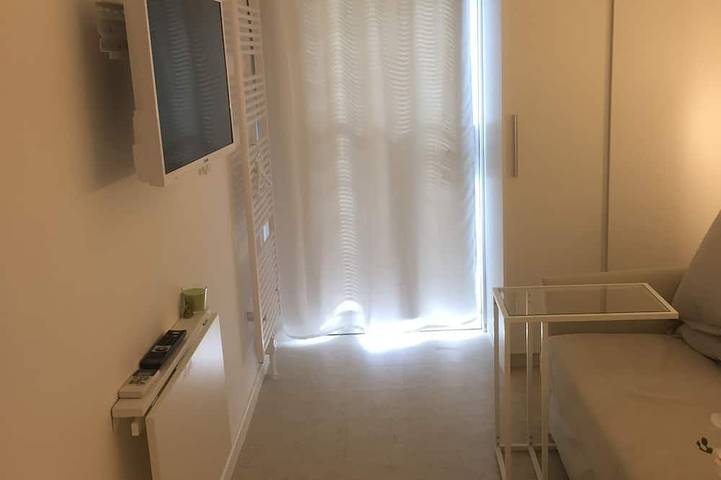 W-Lan, Kochnische, Bad, Dusche, Schlafsofa, Smarth-Tv in Leverkusen, Düsseldorf und Umgebung