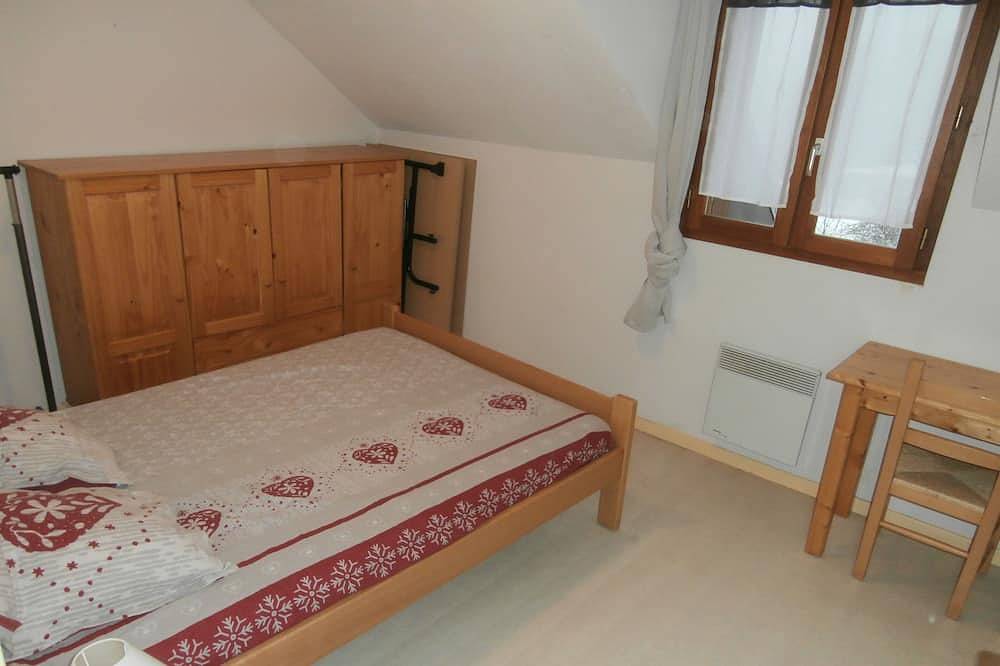 Entire apartment, Just 5 minutes from the Domaine des Sybelles! Fully equipped apartment with view. in Saint-Colomban-des-Villards, Saint-Jean-de-Maurienne region
