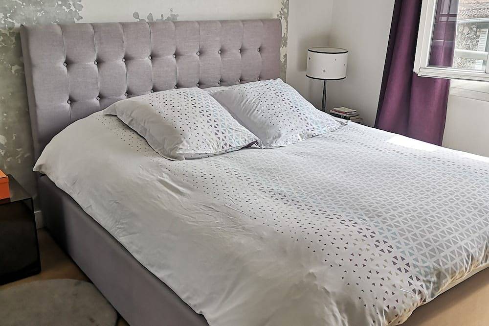 Entire apartment, Quiet duplex terrace apartment 10 minutes from Paris by bike in Vanves, Hauts-de-Seine