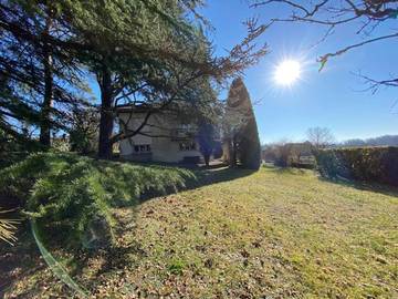 Gîte pour 6 personnes, avec terrasse et jardin à Alvignac