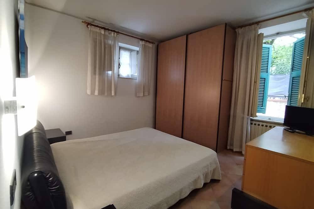 Ganze Wohnung, Bocca di Magra semi-detached house with large terrace in Montemarcello, Ameglia Gemeinde