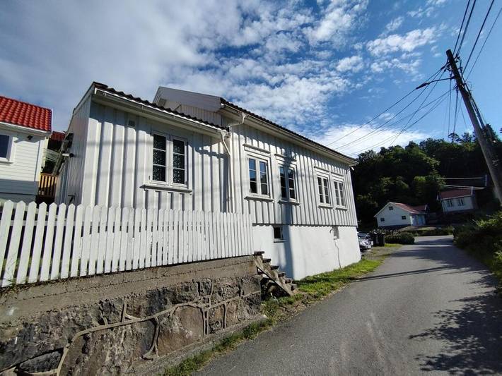 Feriehus for 7 personer, Balkong og Terrasse i tillegg til Hage og Innsjøutsikt i Arendal 