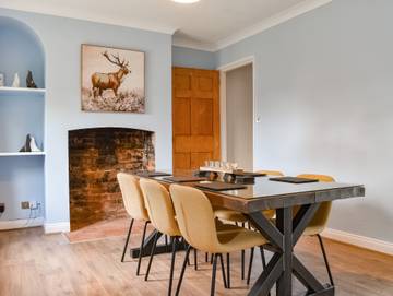 Vacation Rental for 6 Guests in Sherwood Forest, Nottinghamshire, Picture 3