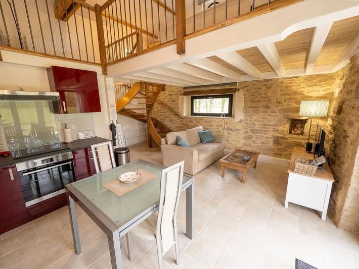 Gîte pour 2 personnes, avec piscine ainsi que vue et jardin à Concots - 4