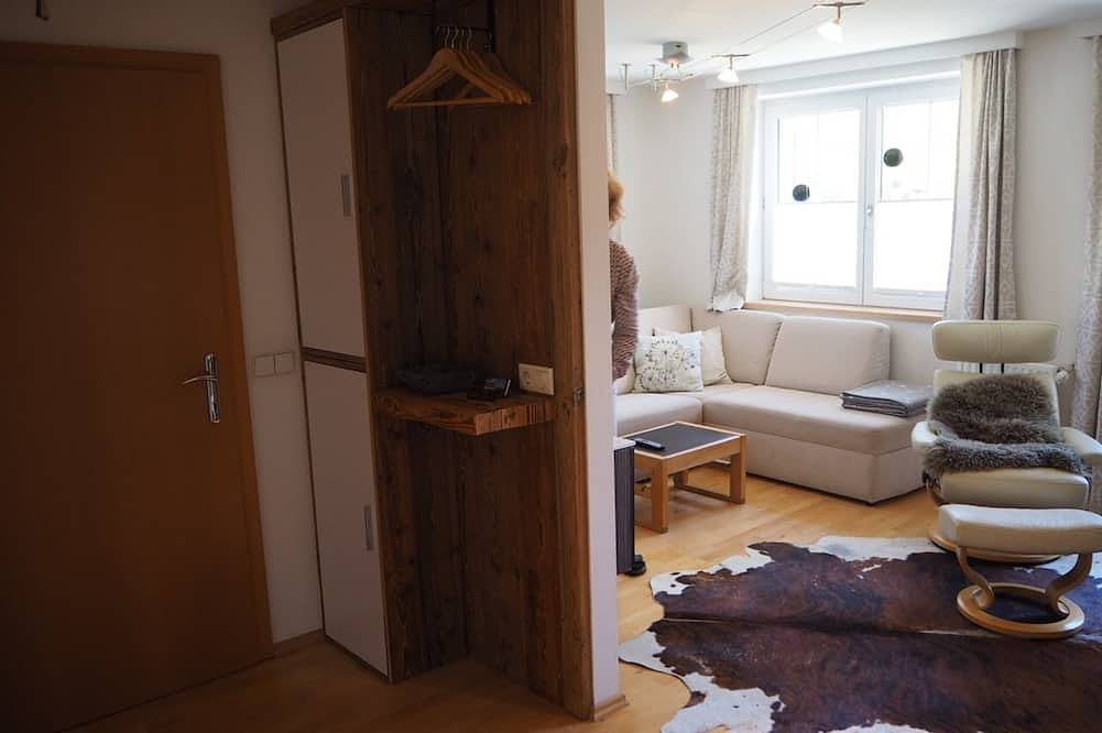 Entire apartment, Friendly family apartment in a quiet location with a view of the Grimming in Mitterberg-Sankt Martin, Enns valley