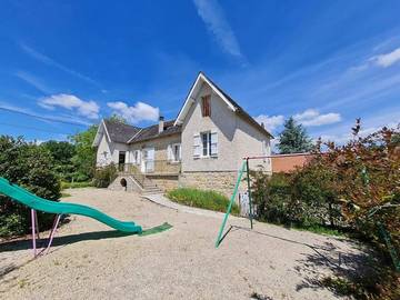 Gîte pour 6 personnes, avec vue et jardin à Beauregard-de-Terrasson