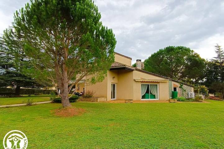Location de vacances pour 6 personnes, avec jardin à Caillac