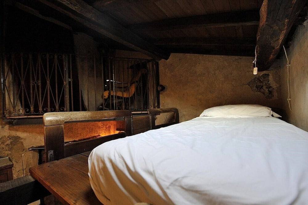 Appartamento intero, Preta Nera Intera - Cinque Camere da Letto Appartamento, Ospiti Massimo 12 in Giuliano di Roma, Provincia di Frosinone