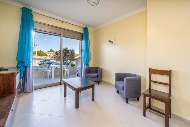 Casa rural para 2 personas, con jardín y balcón en Armação de Pêra (costa)