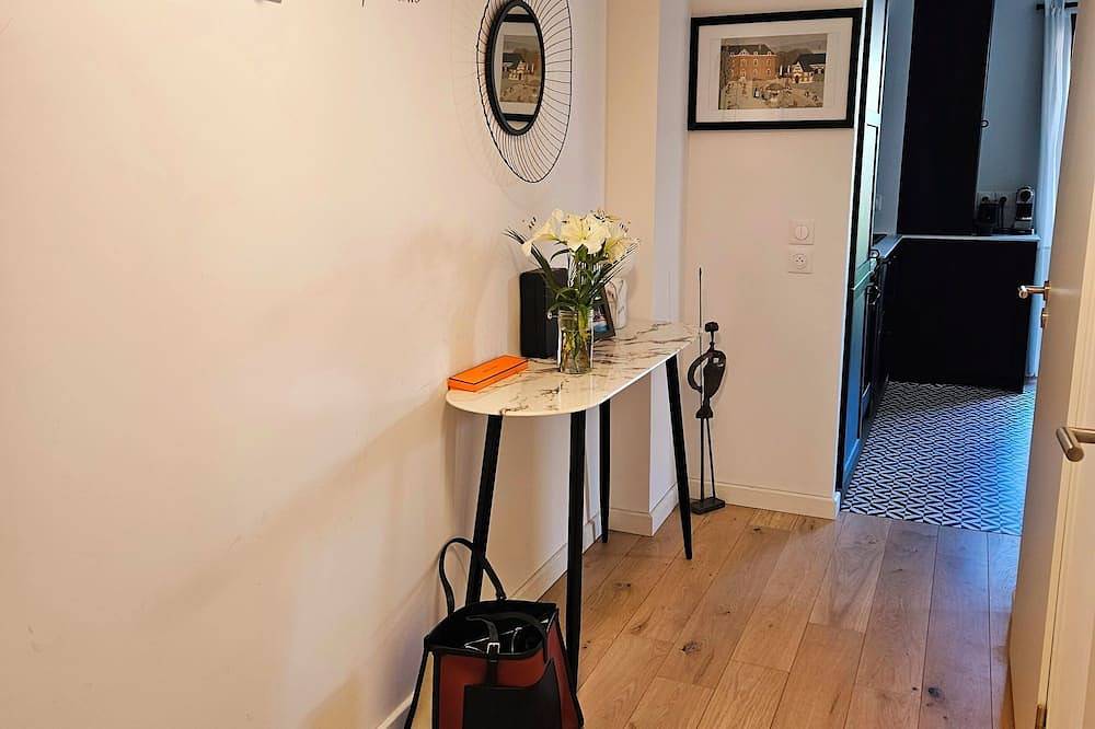 Entire apartment, Tramway Mairie du Bouscat, Dans Residence Neuve, T3 Avec Jardin et Parking in Le Bouscat, Bordeaux region