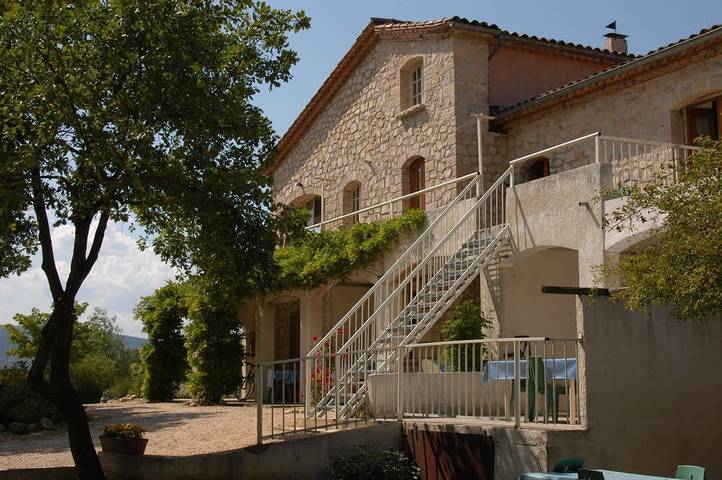 Gîte pour 6 personnes, avec piscine et jardin à Saint-Victor-de-Malcap