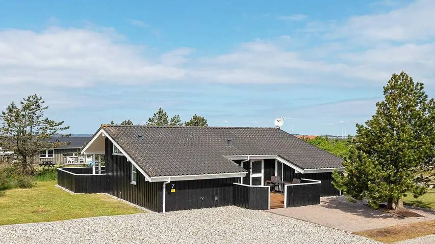 Ferieudlejning for 8 personer, med Jacuzzi og Terrasse samt Sauna i Trend