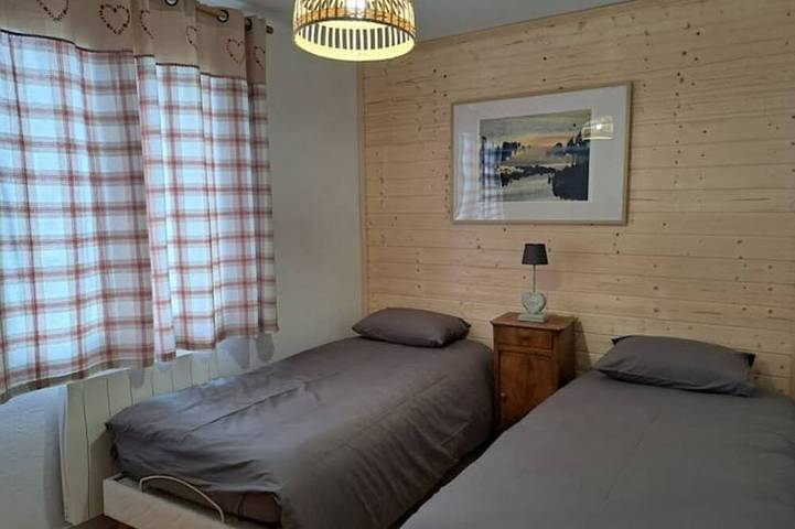 Location de vacances pour 8 personnes, avec jardin et terrasse à Doucier - 4