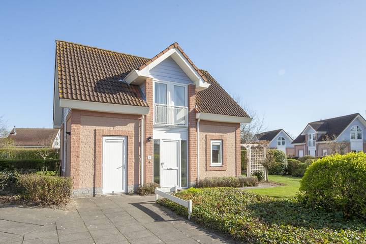 Ferienhaus für 6 Personen, mit Balkon/Terrasse und Terrasse sowie Garten und Pool in Noord-Beveland