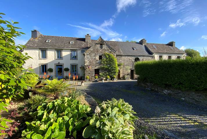 Gîte pour 6 personnes, avec piscine, animaux acceptés à Sizun