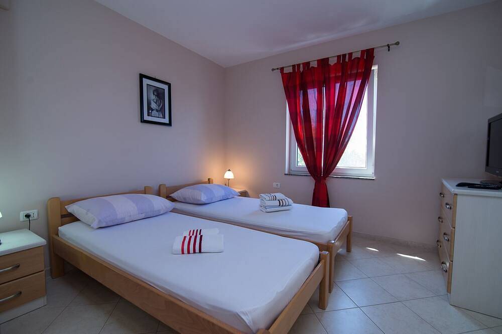 Ganze Wohnung, 2-Zimmer-Ferienwohnung mit Terrasse Punta kriza, Cres in Lošinj, Cres