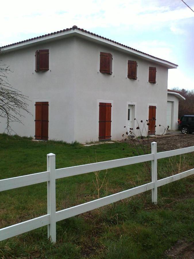 Gîte pour 2 personnes, avec jardin et vue, animaux acceptés à Avensan