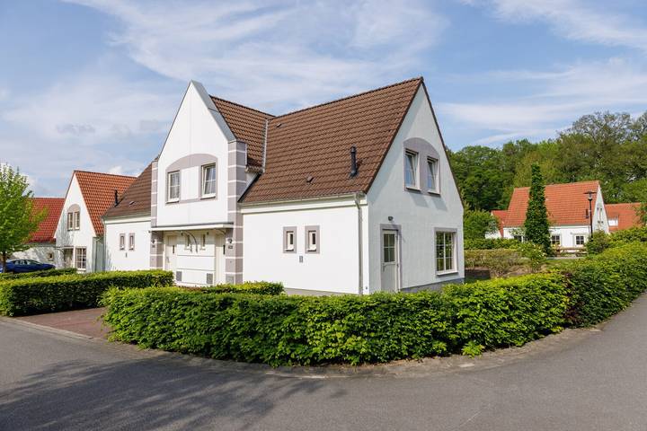 Bungalow für 6 Personen, mit Balkon/Terrasse und Terrasse sowie Garten