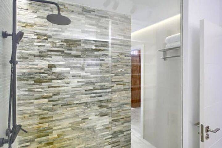 Cozy Villa with Pool & Balcony, 1.5km to Beach in Playa de Fañabé, Adeje