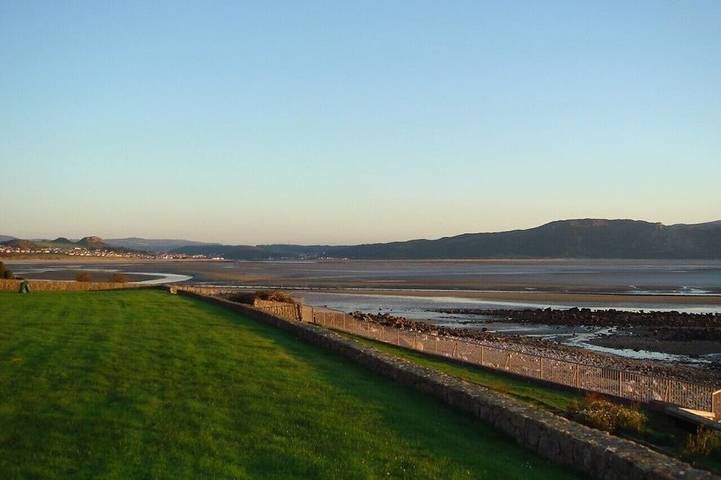 Apartment for 4 people, with terrace and garden in Llandudno