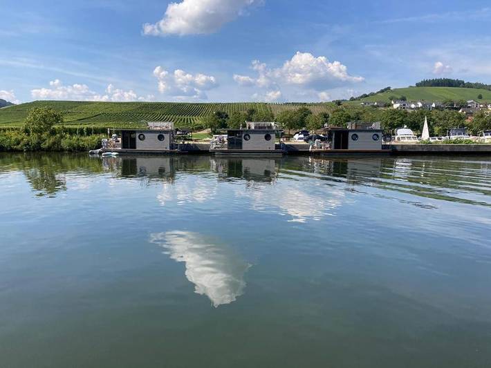 Ferienwohnung für 2 Personen, mit Terrasse und Seeblick sowie Ausblick in Schweich an der Römischen Weinstraße