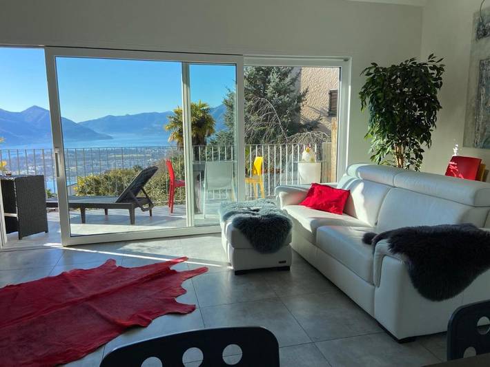 Ferienwohnung für 2 Personen, mit Balkon und Terrasse sowie Garten und Seeblick in Brione sopra Minusio