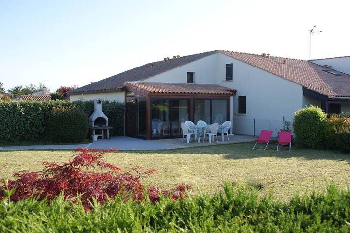 Maison de vacances pour 6 personnes, avec Terrasse ainsi que Jardin et Piscine à Saint-Vincent-sur-Jard