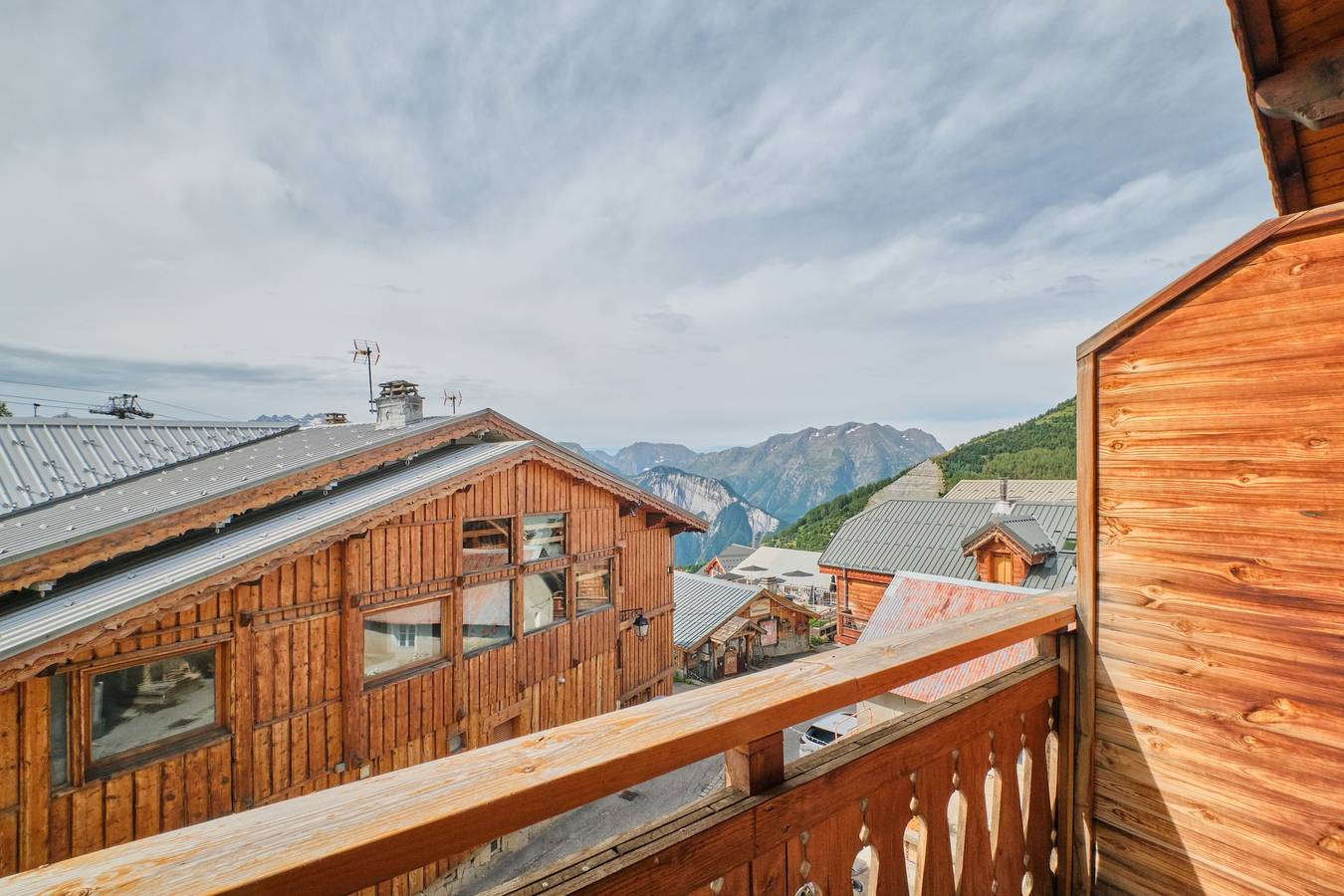 Chalet '1 Sur La Route Du Tour' avec balcon et Wi-Fi in Huez, Parc national des Écrins